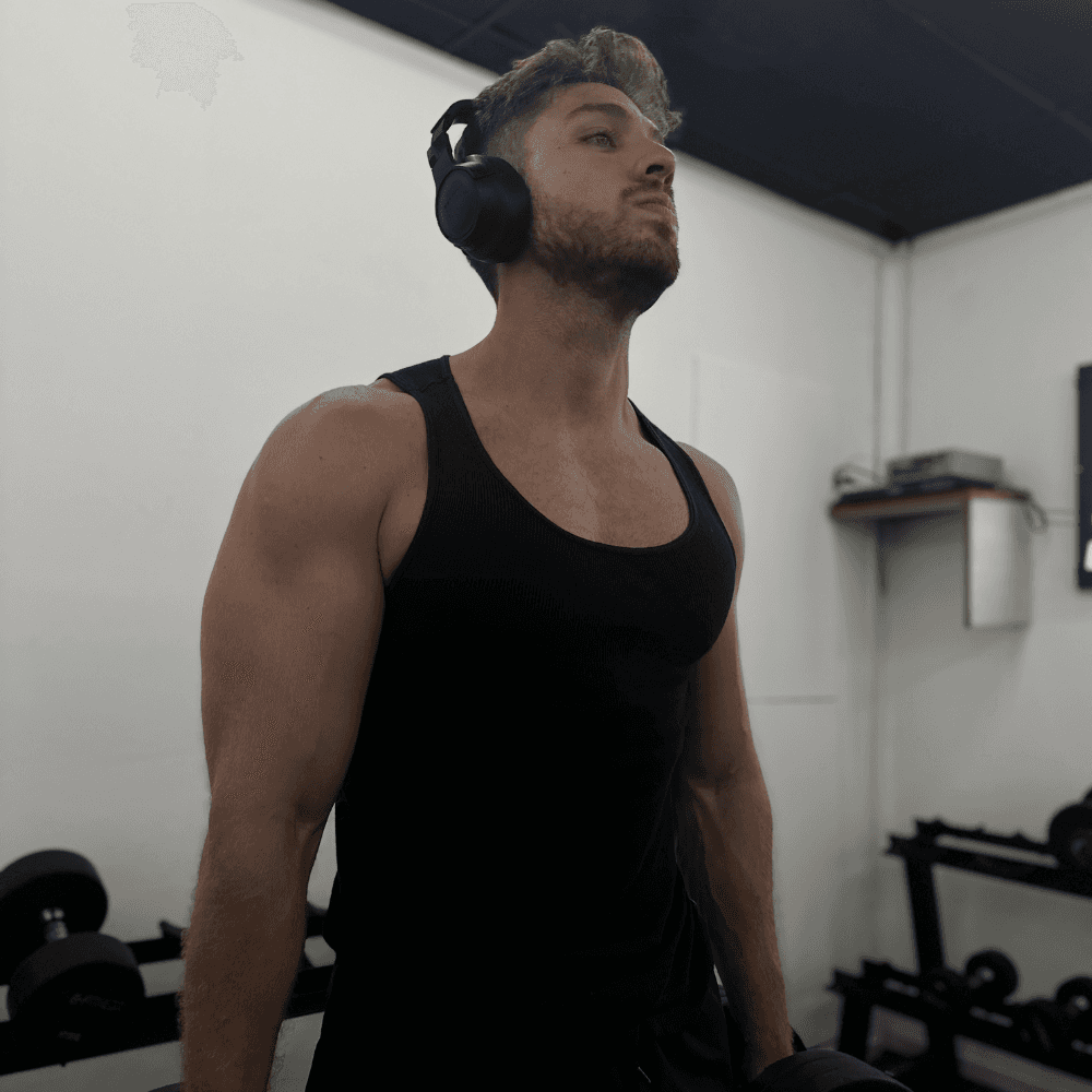 Coach de MJ Fitness durante un entrenamiento